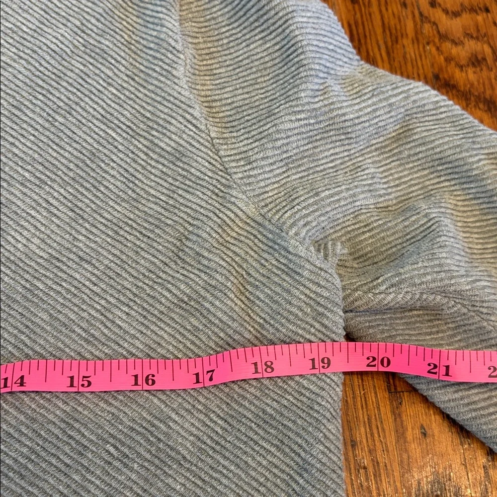 Zara Men's Ribbed Gray Crewneck Sweater - Medium